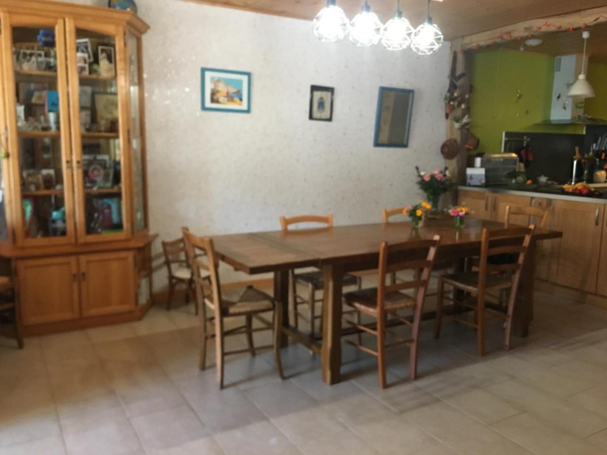 Plein Pied Village Montrond  المظهر الخارجي الصورة